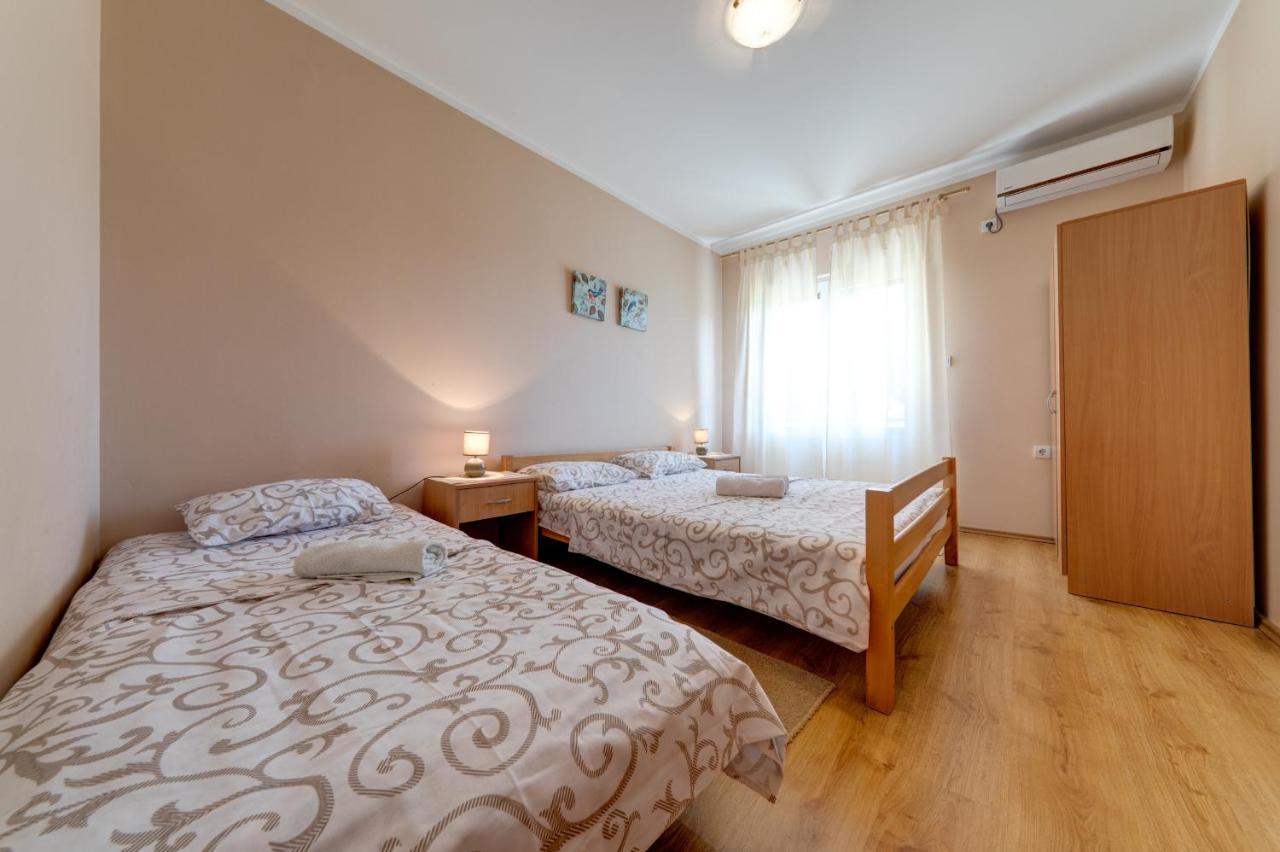 Apartments Pelle Tivat Eksteriør billede